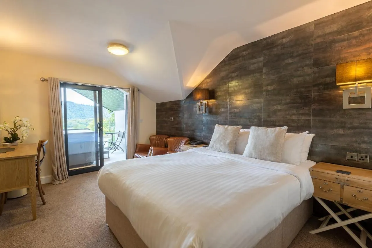 Lakes & 5* Bowness-on-Windermere