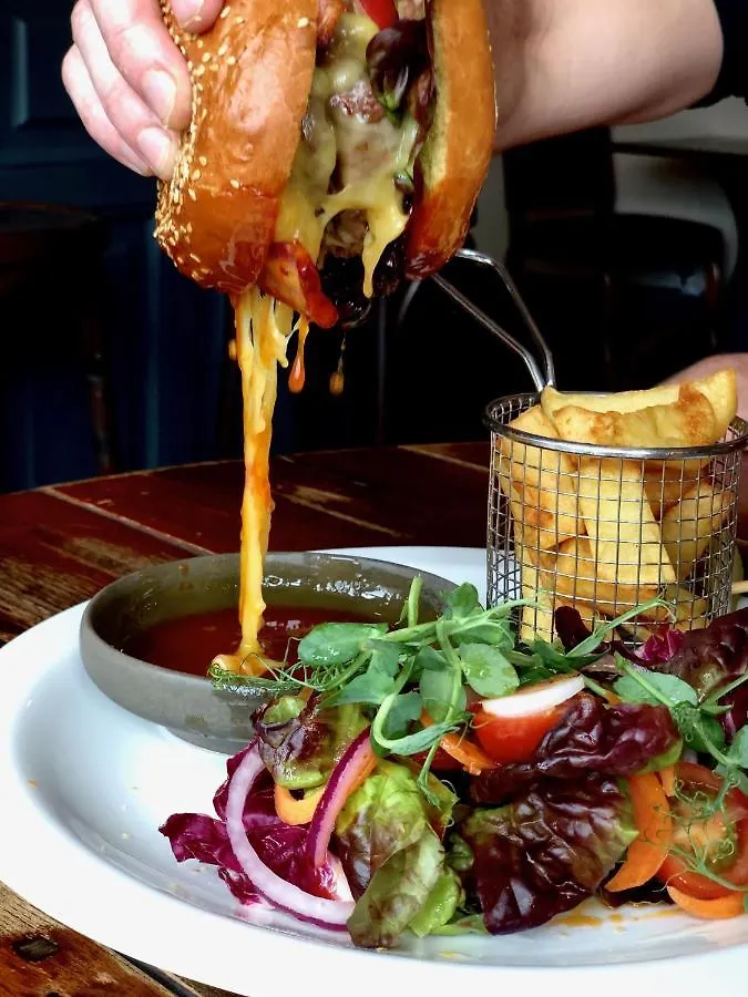 The Wheatsheaf At Beetham Hotel 3*