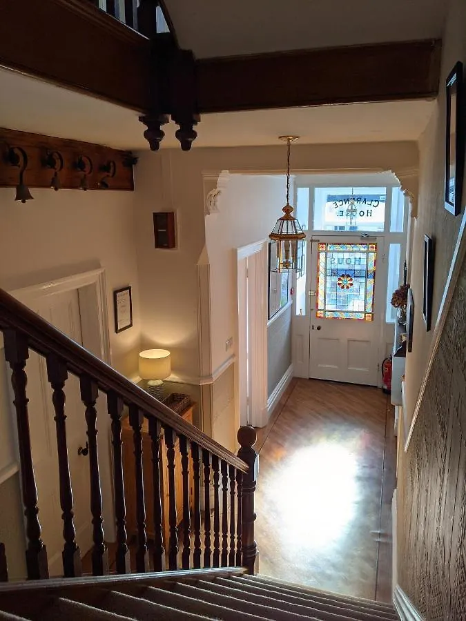 Oda ve Kahvaltı Clarence House 4*