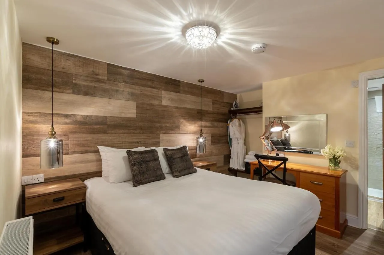 Lakes & 5* Bowness-on-Windermere