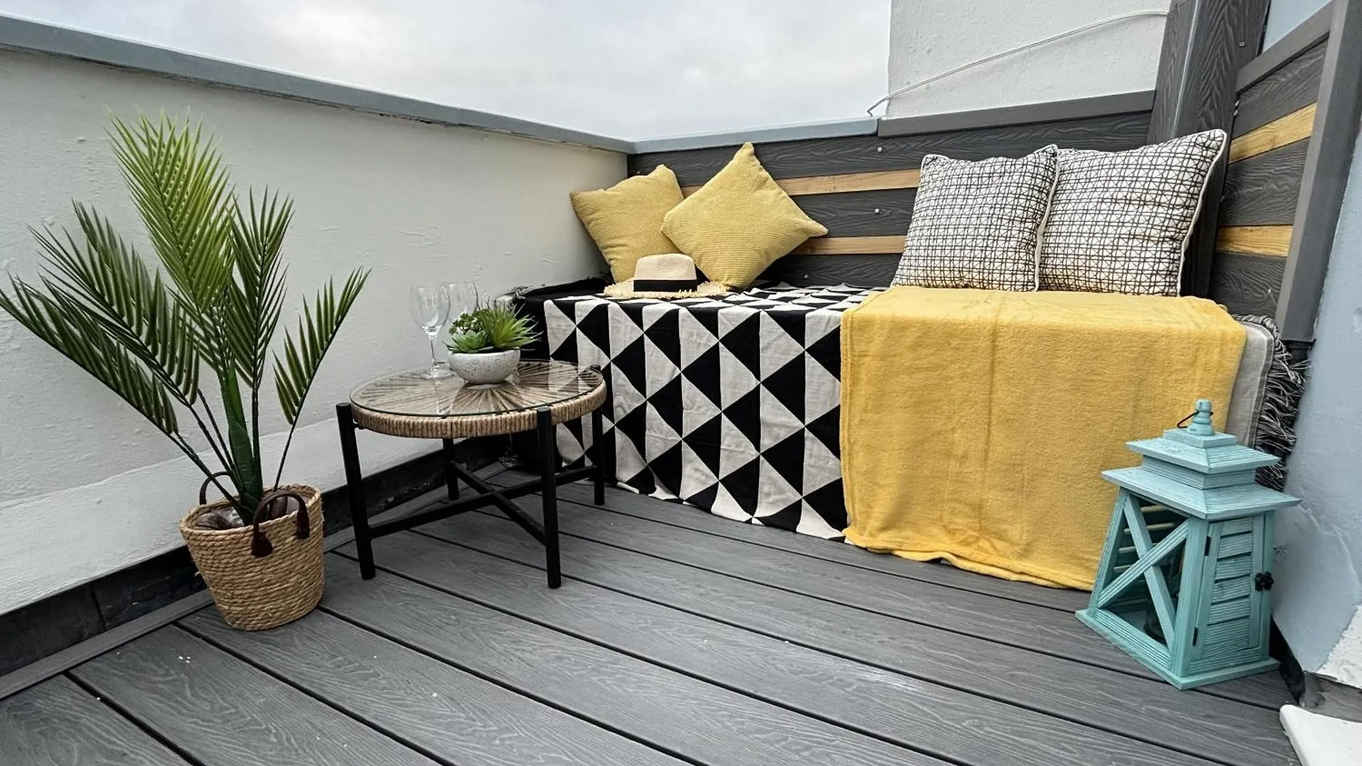 23 Coastal Comfort *