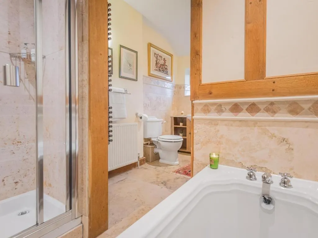 Holiday home 5 Bed In Sz259 *