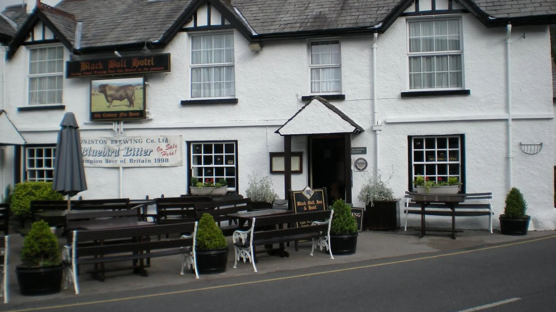 Inn The Black Bull And 2*
