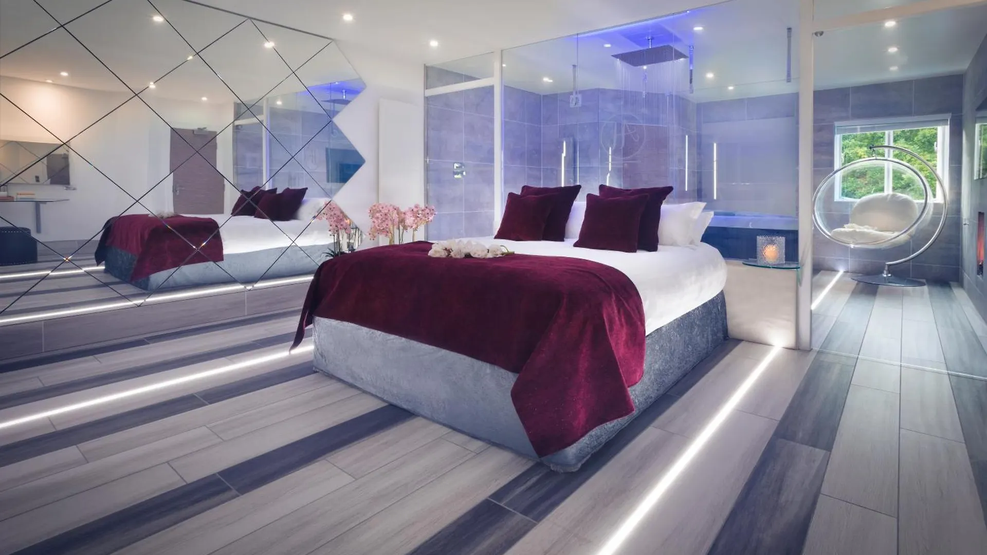 Aphrodites Group - Luxury Hot Tub In District! ホテル