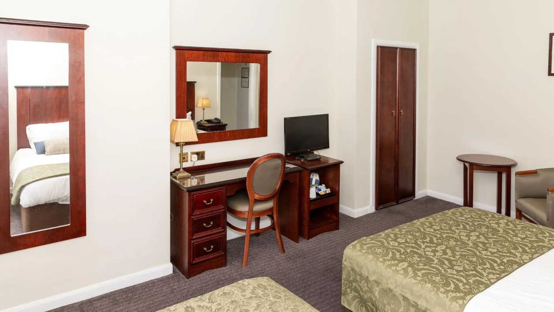 Cumbria Grand Hotel 3*
