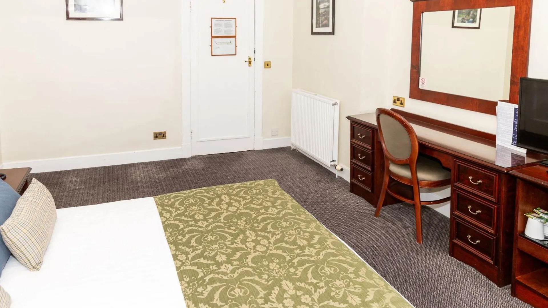 Hotel Cumbria Grand 3*