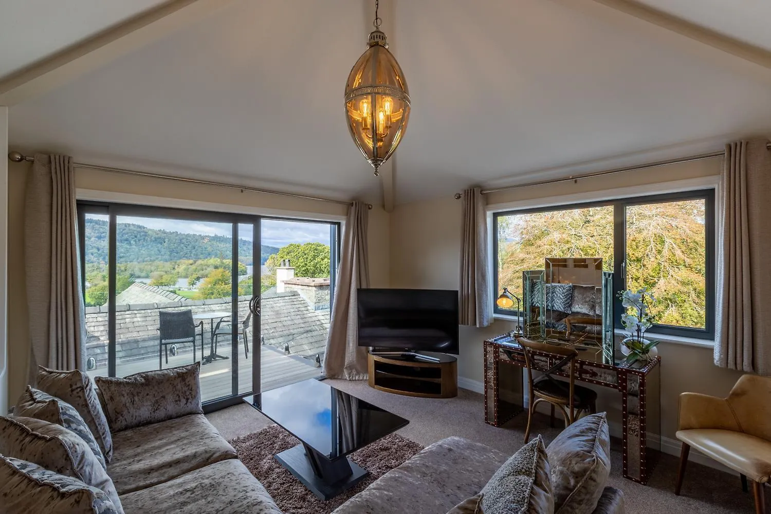 Lakes & 5* Bowness-on-Windermere