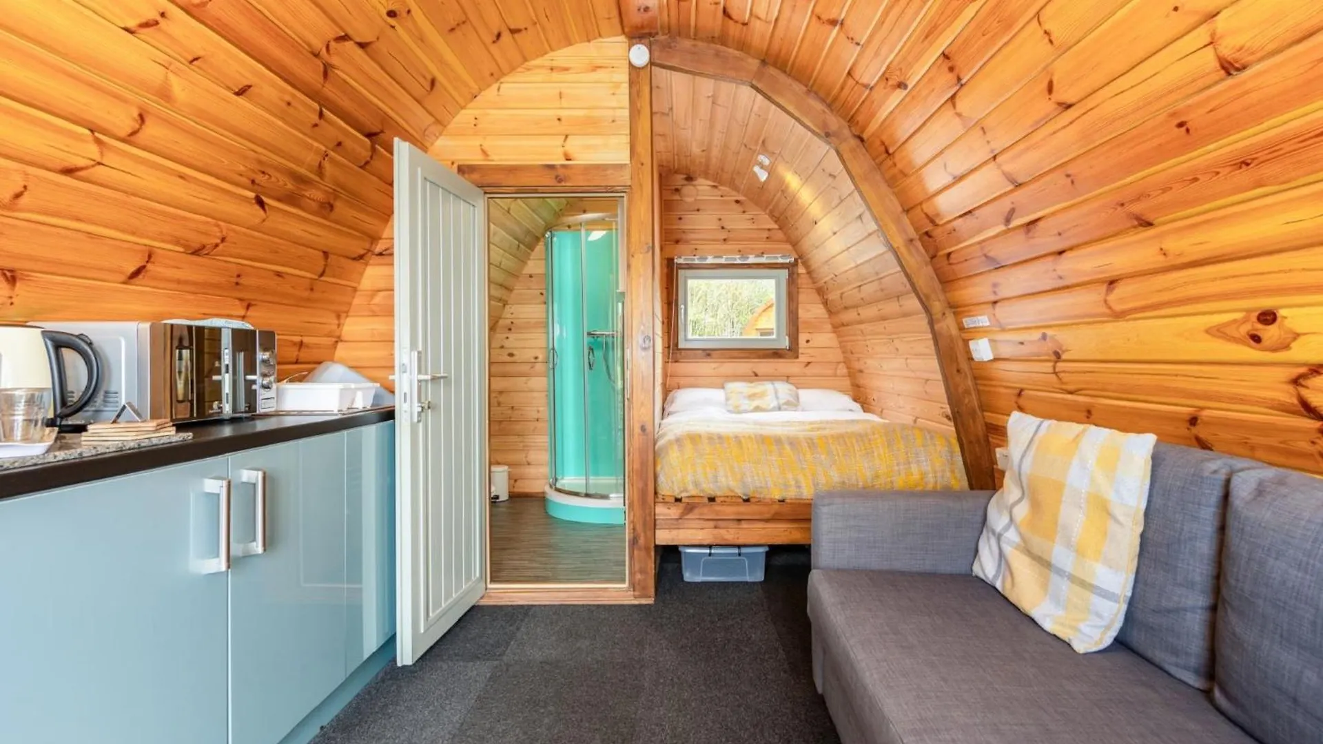 Cosy Glamping In The Valley - And Mega Pods