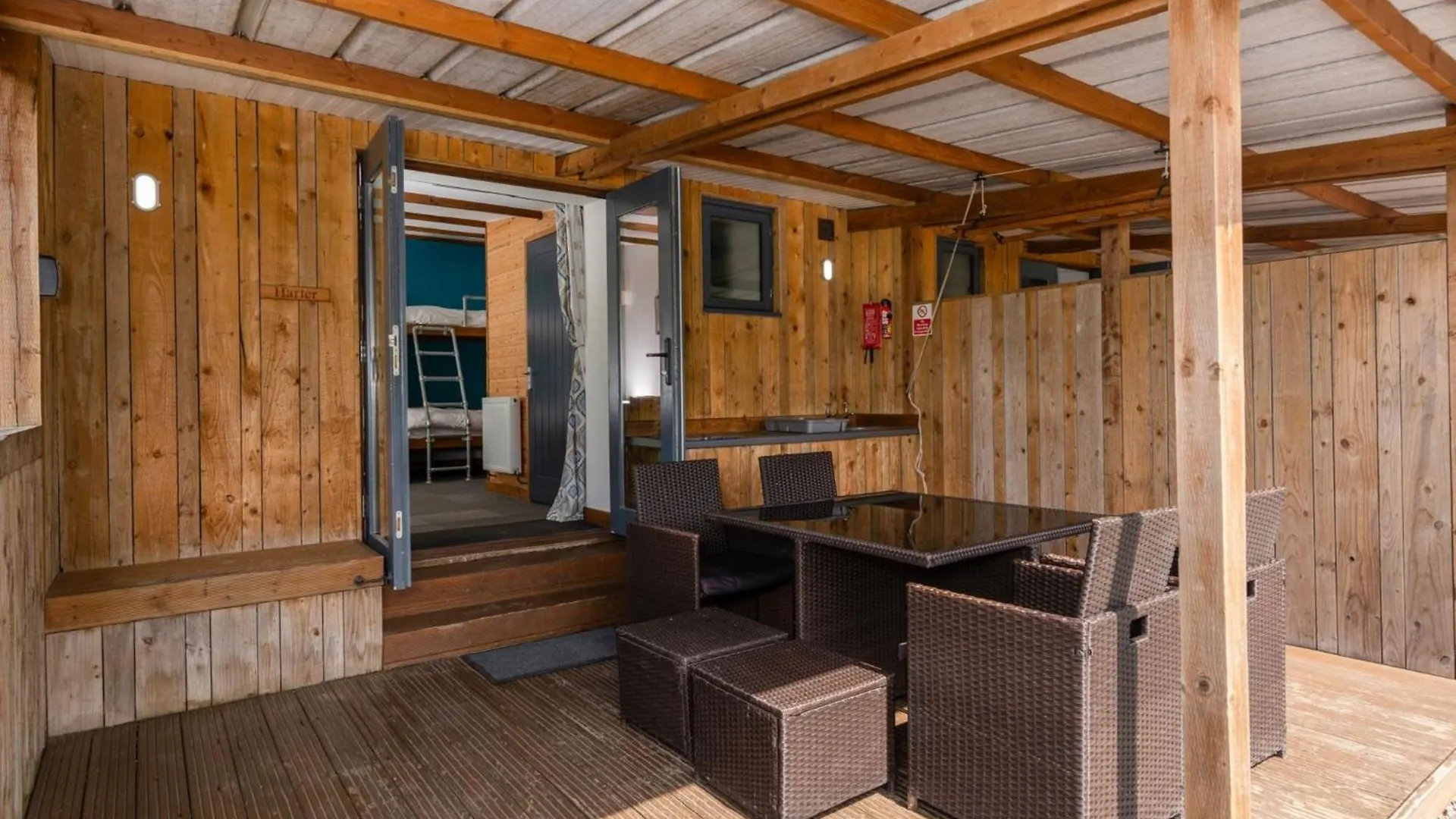 Cosy Glamping In The Valley - And Mega Pods Кемпинг *