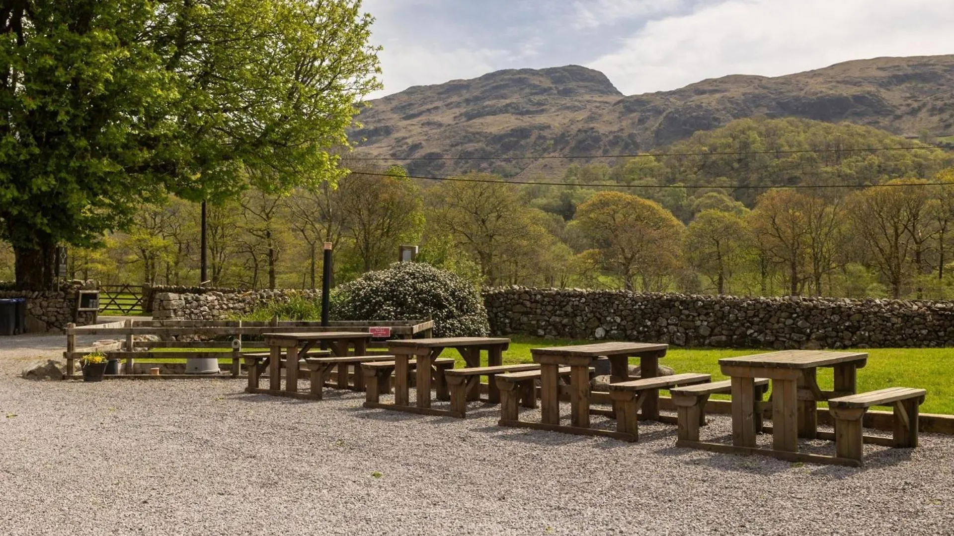 Cosy Glamping In The Valley - And Mega Pods *