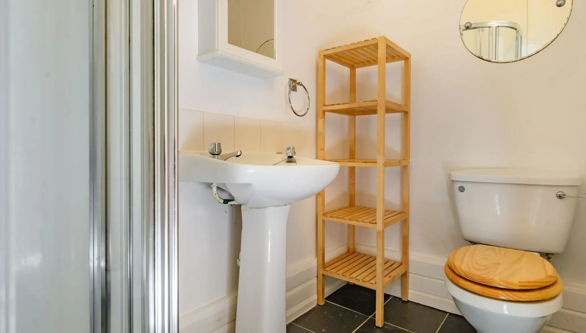 3 Bed In Sz065 *