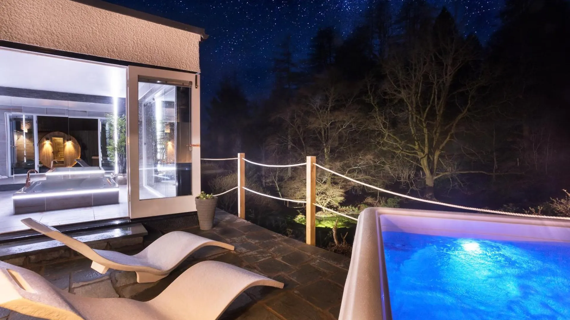Aphrodites Group - Luxury Hot Tub In District! ホテル 5*
