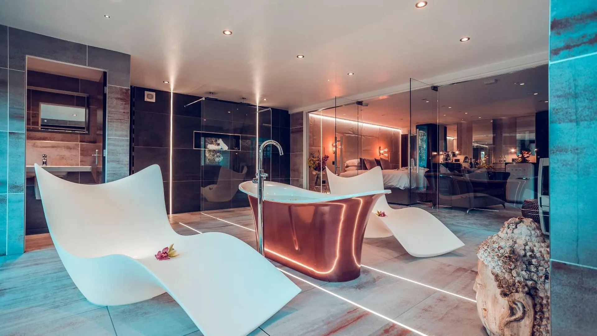 ホテル Aphrodites Group - Luxury Hot Tub In District! 5*