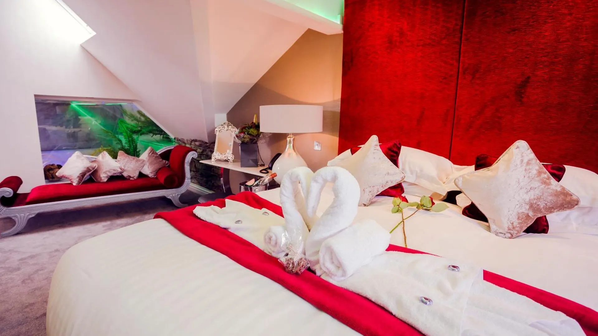 Aphrodites Group - Luxury Hot Tub In District! ホテル 5*