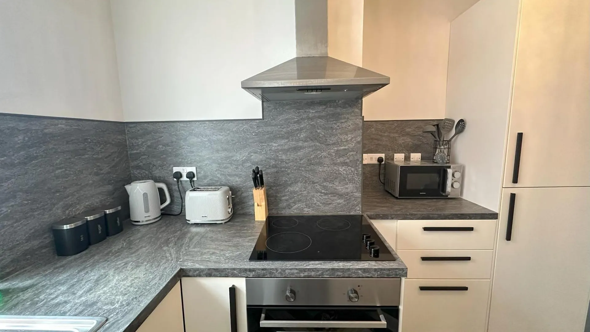 The - 1 Bed Daire