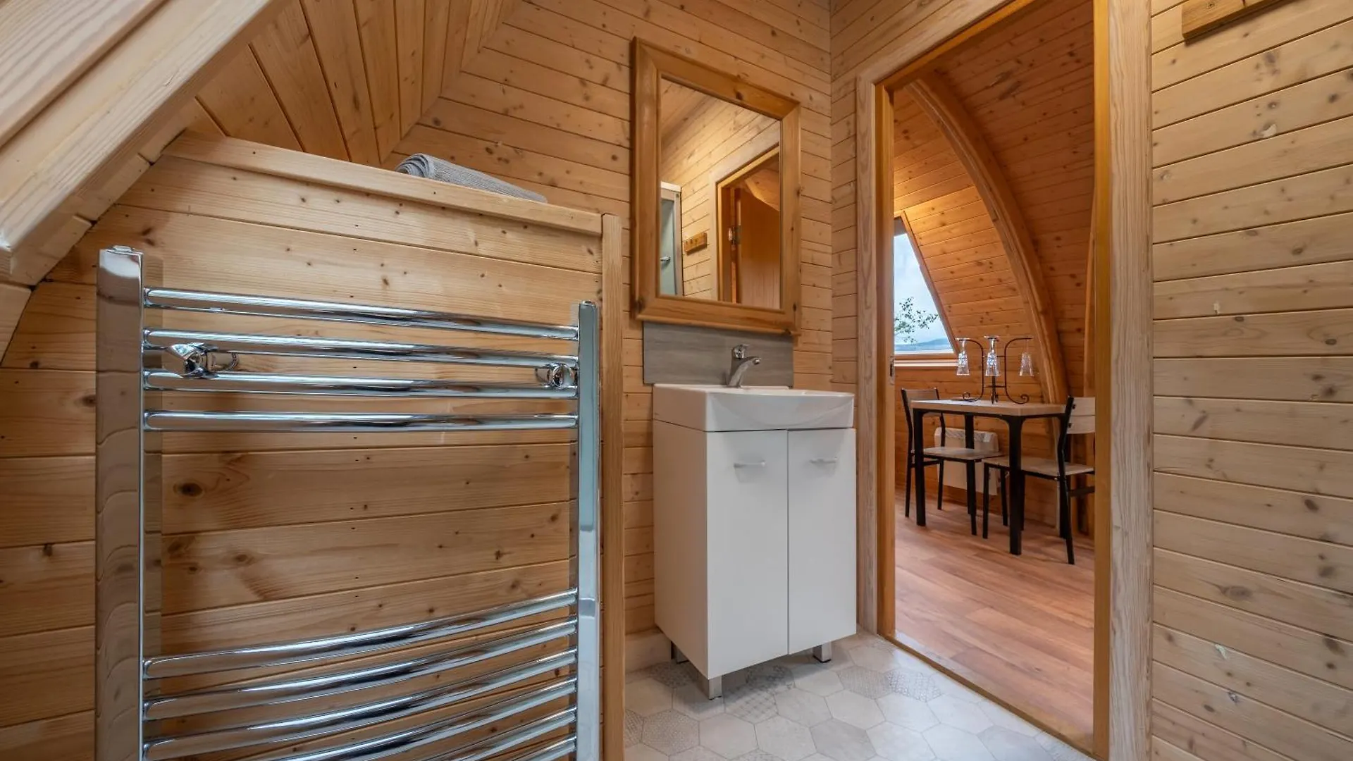 Borrett Escapes - Luxury Pods