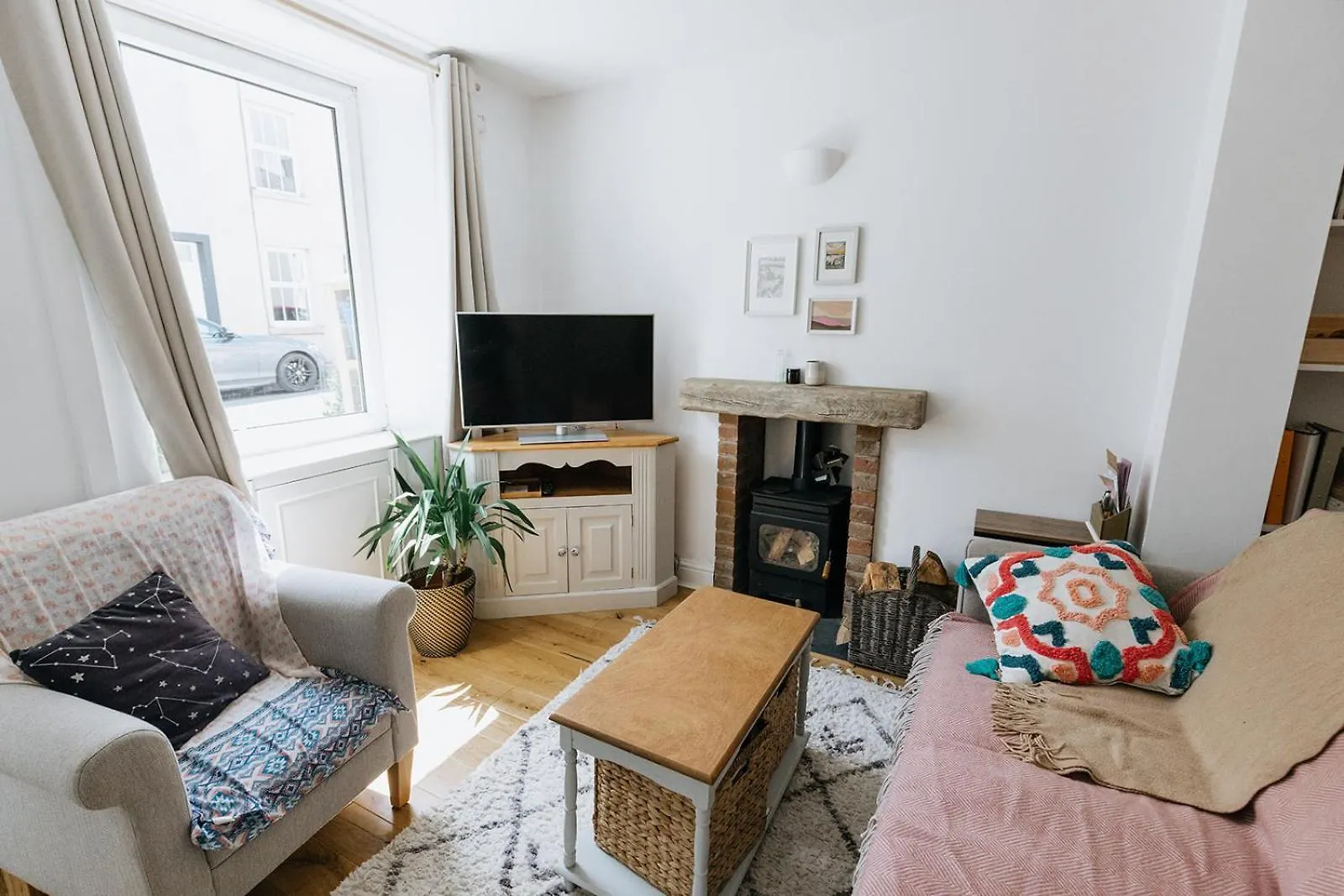 Sun - Cosy In With A Log Burner In Ulverston, Cumbria * Ulverston