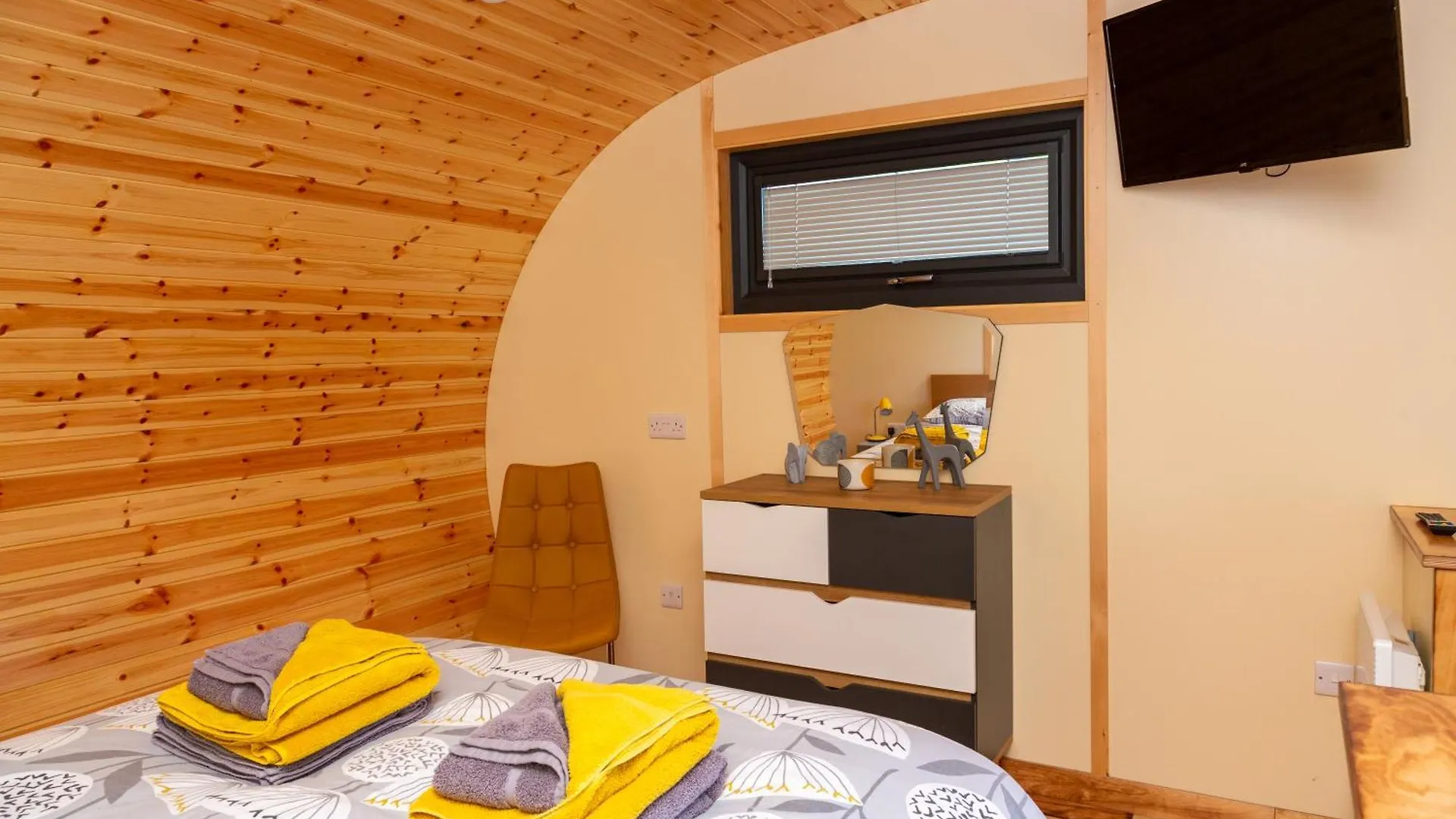 Wandales Luxury Pod With Hot Tub At Fell View Park Kirkby Lonsdale *