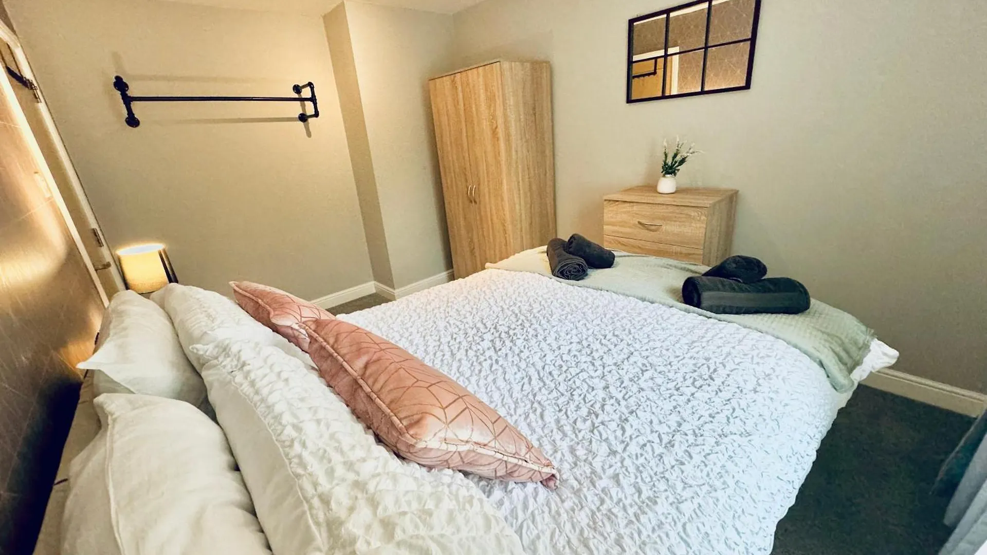 New Road - 2 Bedroom 아파트 *