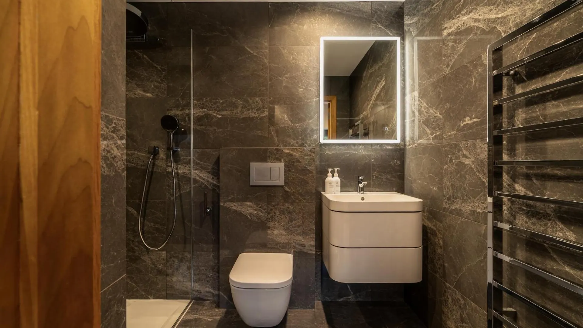 Midways, Stunning Retreat In The Heart Of 펜션 보우네스온윈더미어