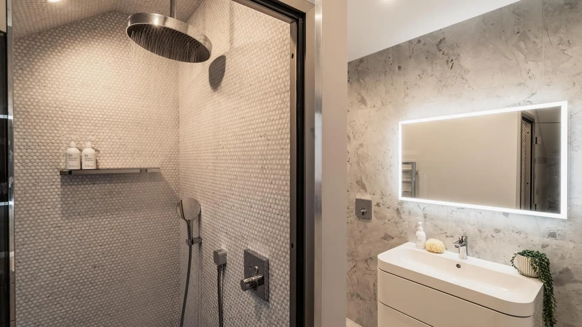 펜션 Midways, Stunning Retreat In The Heart Of *