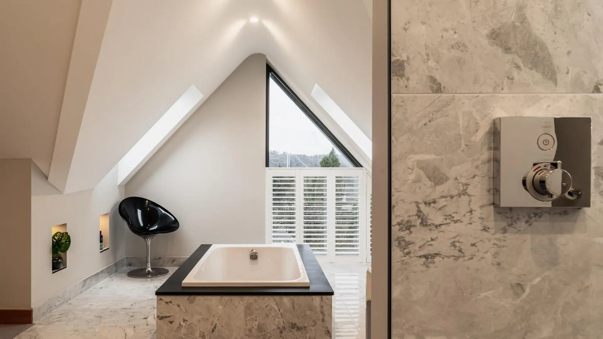Midways, Stunning Retreat In The Heart Of