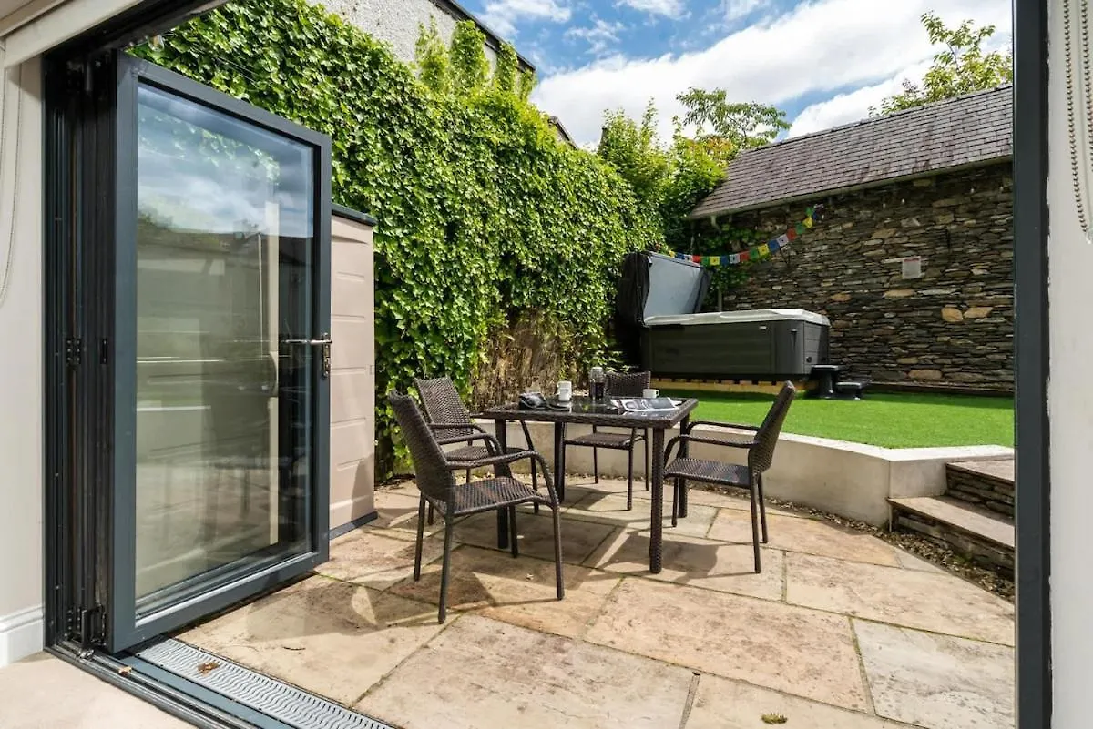 Rosemount X3 Bed Townehouse With Hot Tub & Parking, Σπίτι διακοπών *