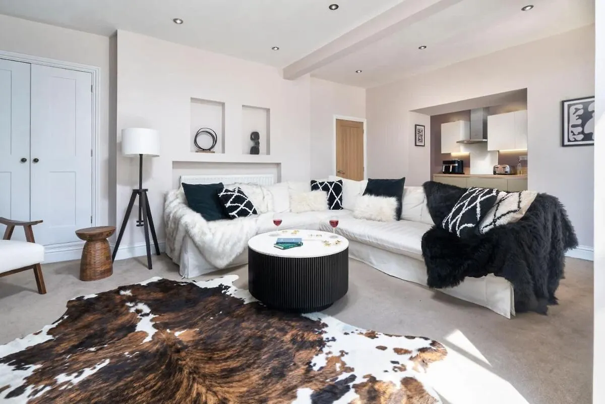Σπίτι διακοπών Rosemount X3 Bed Townehouse With Hot Tub & Parking, Windermere