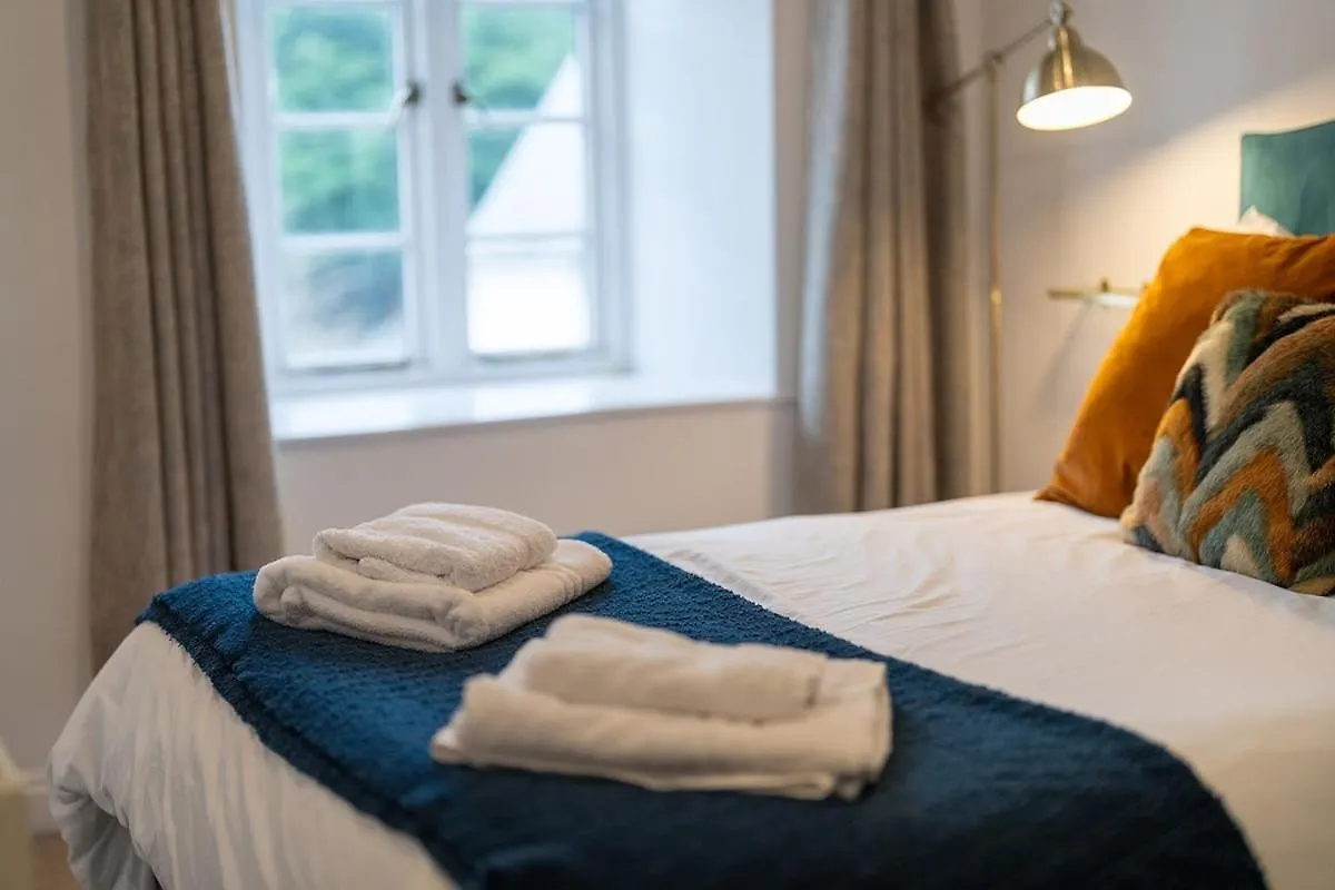 Spacious & Relaxing With Free Parking *