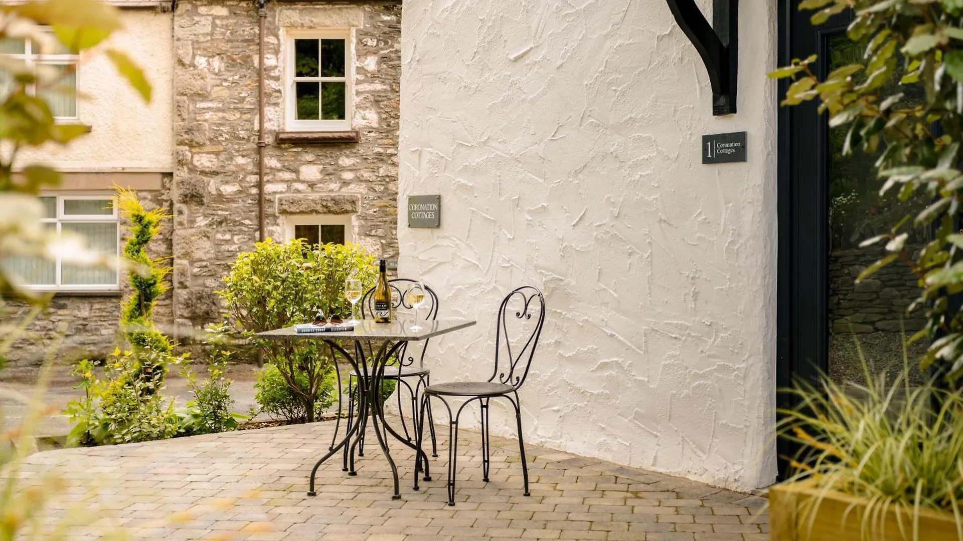 Coronation Cottages, Modernised 200-year-old District Getaway For Two