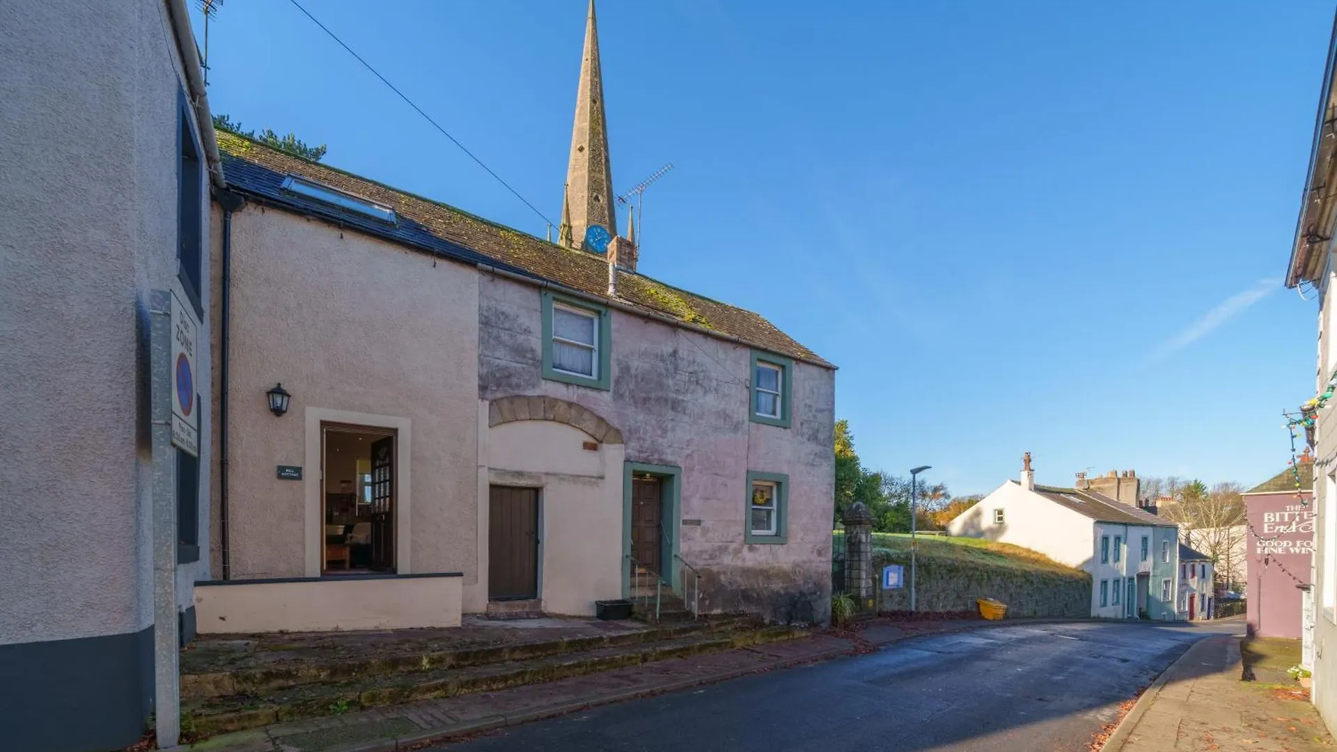 Bell - Is Five Minutes Walk To Pubs, Restaurants And Shops Holiday home