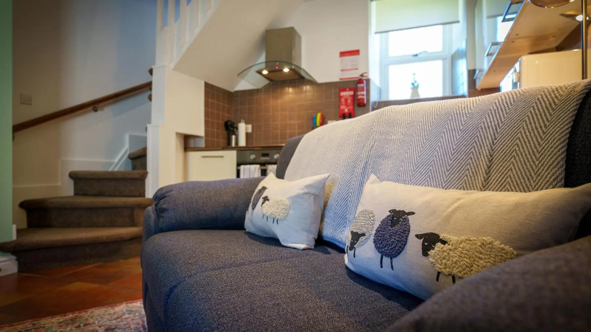 Bell - Is Five Minutes Walk To Pubs, Restaurants And Shops Holiday home