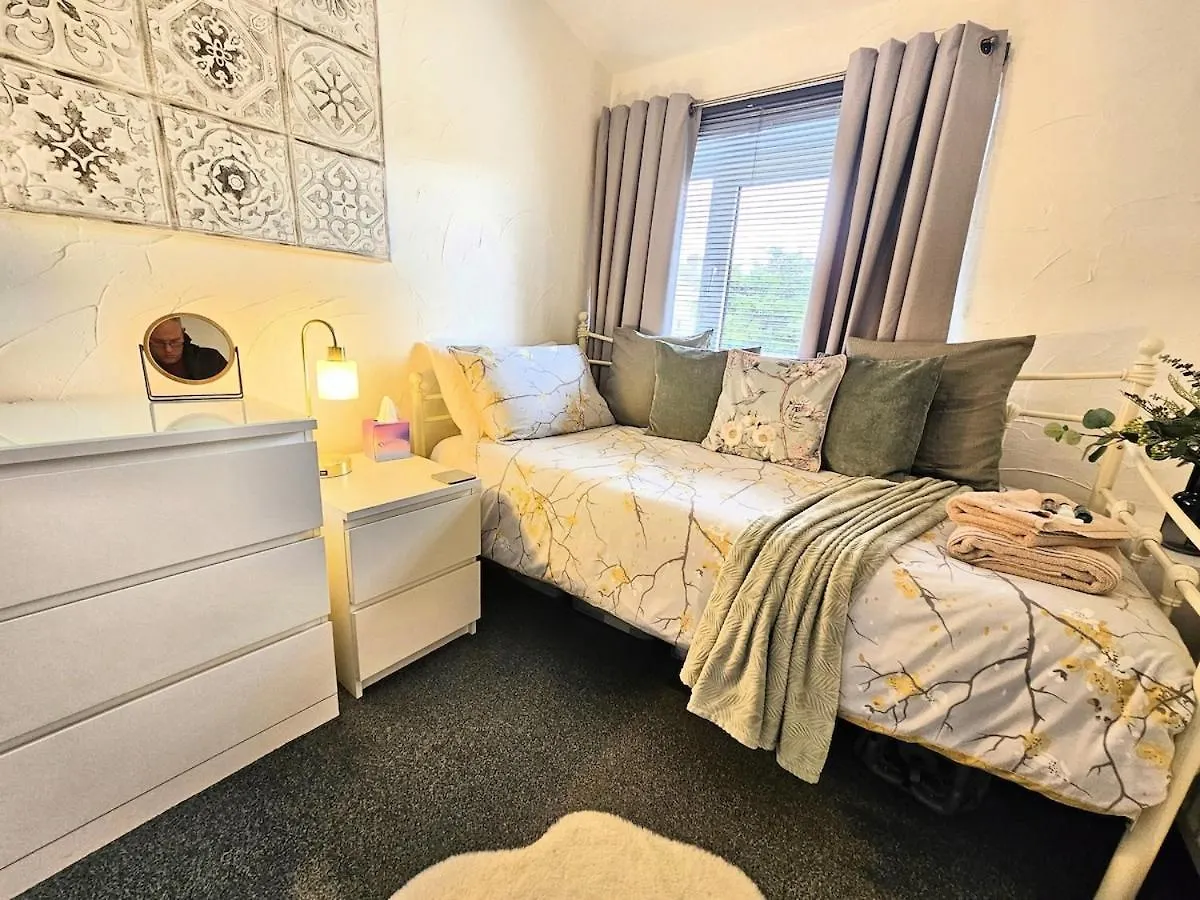 Leaf Tree Cottage, Close To Coast, Lakes And Fells Holiday home *