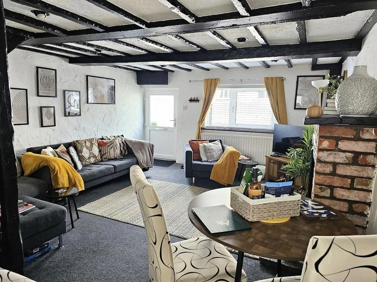 Leaf Tree Cottage, Close To Coast, Lakes And Fells Holiday home
