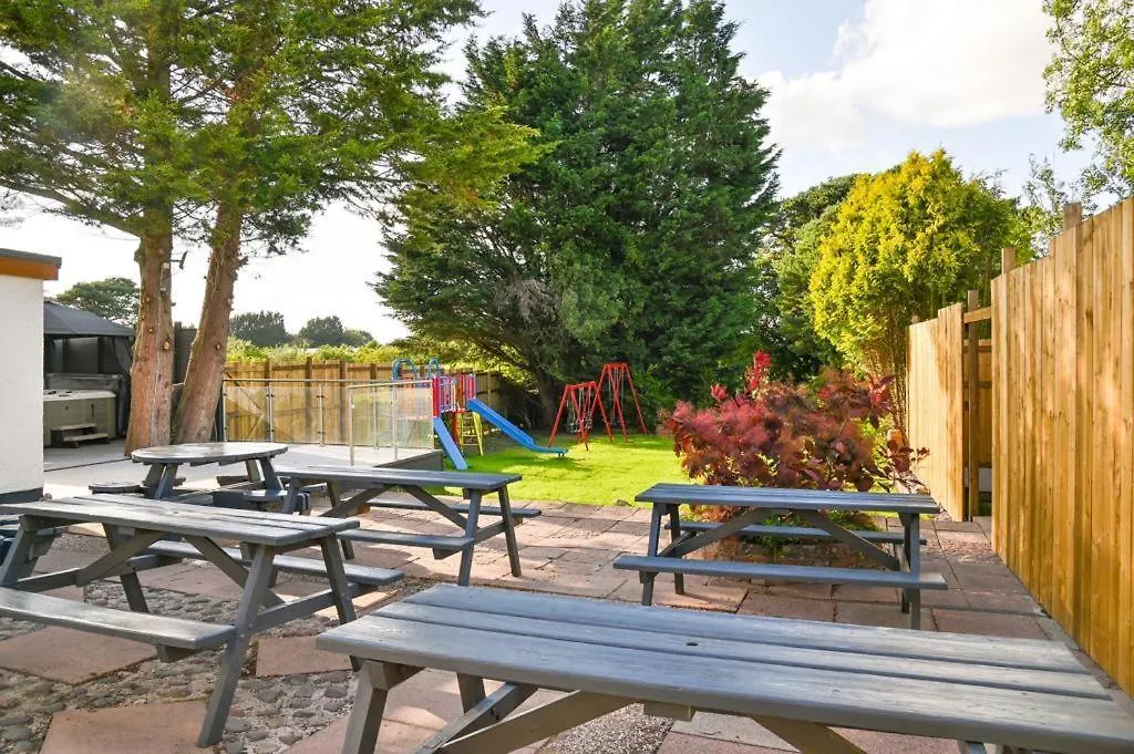 Big Pink House Holiday home Mealsgate