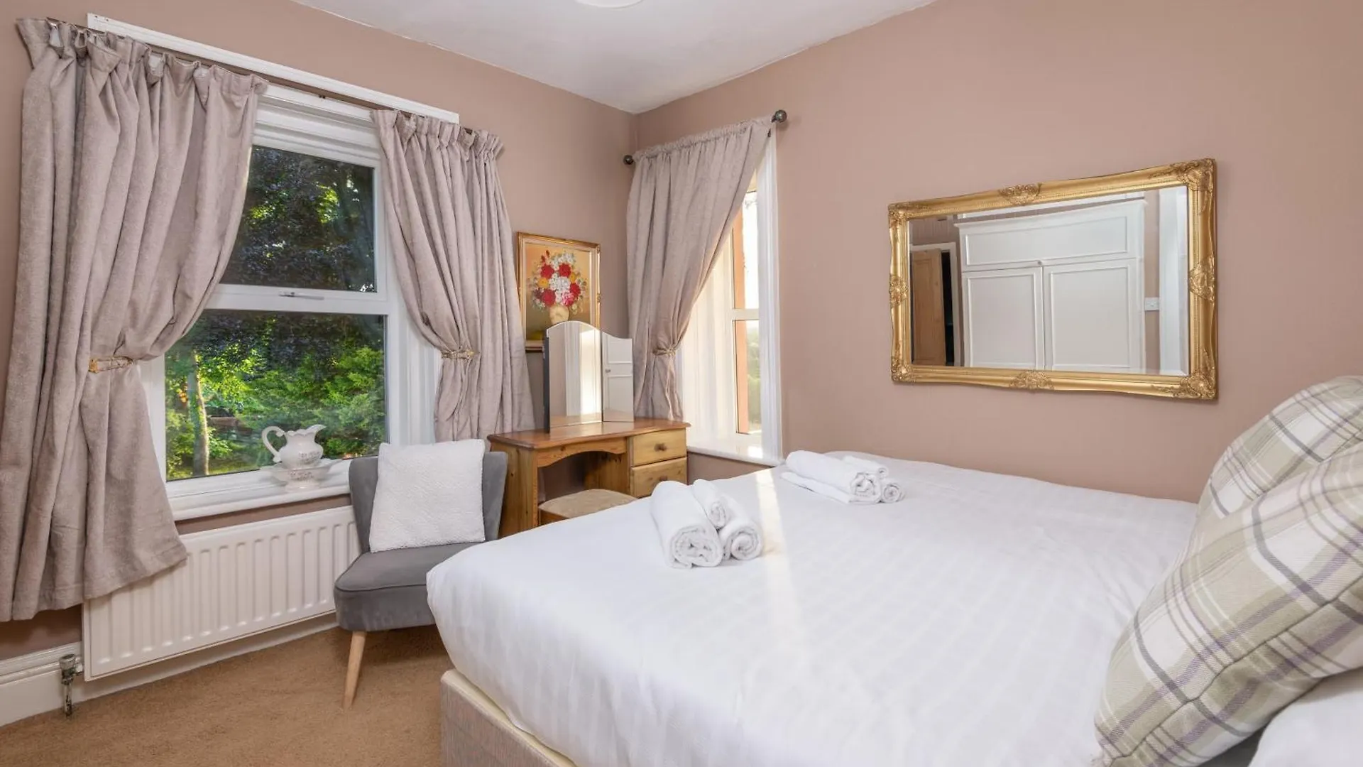 Big Pink House Holiday home *
