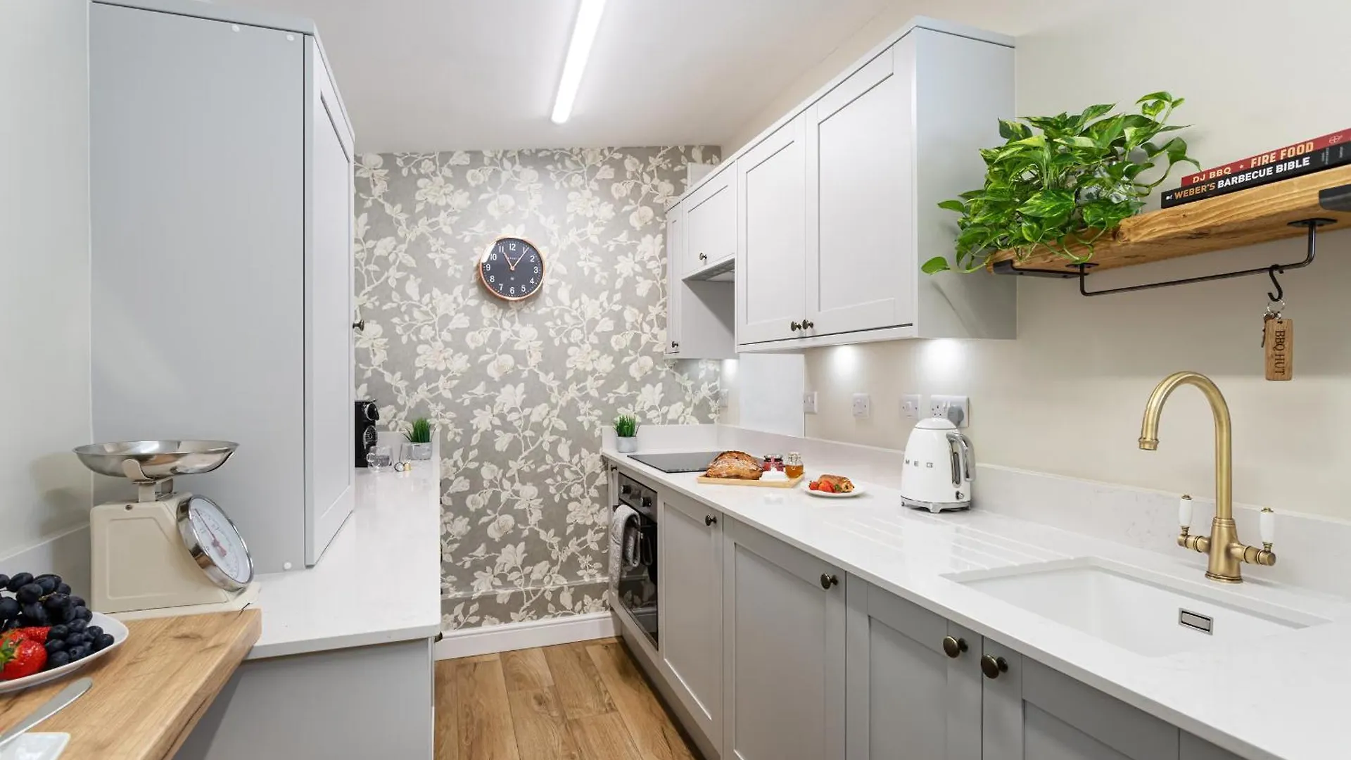 Scenery Hill Hideaways The Coach House Charming Retreat With Jacuzzi And Bbq Hut Near The District Workington