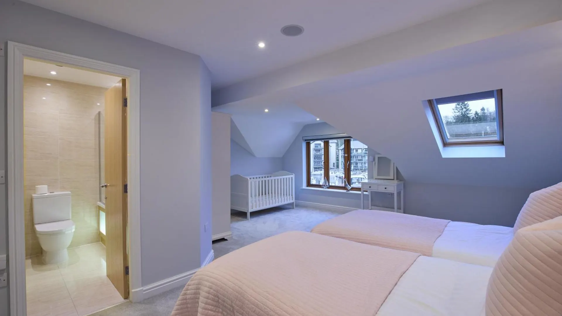 Дом отдыха Luxury Townhouse At Windermere Marina Village *