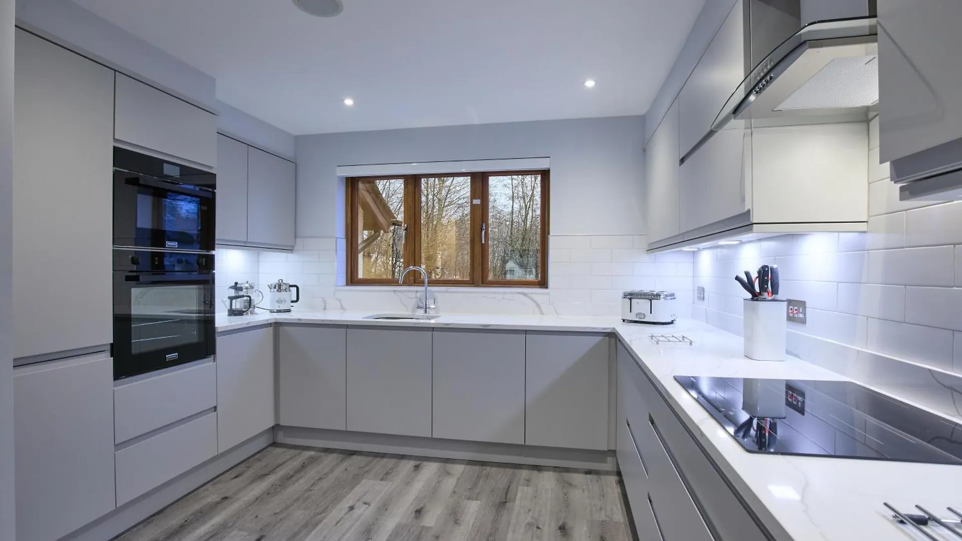 Luxury Townhouse At Windermere Marina Village *