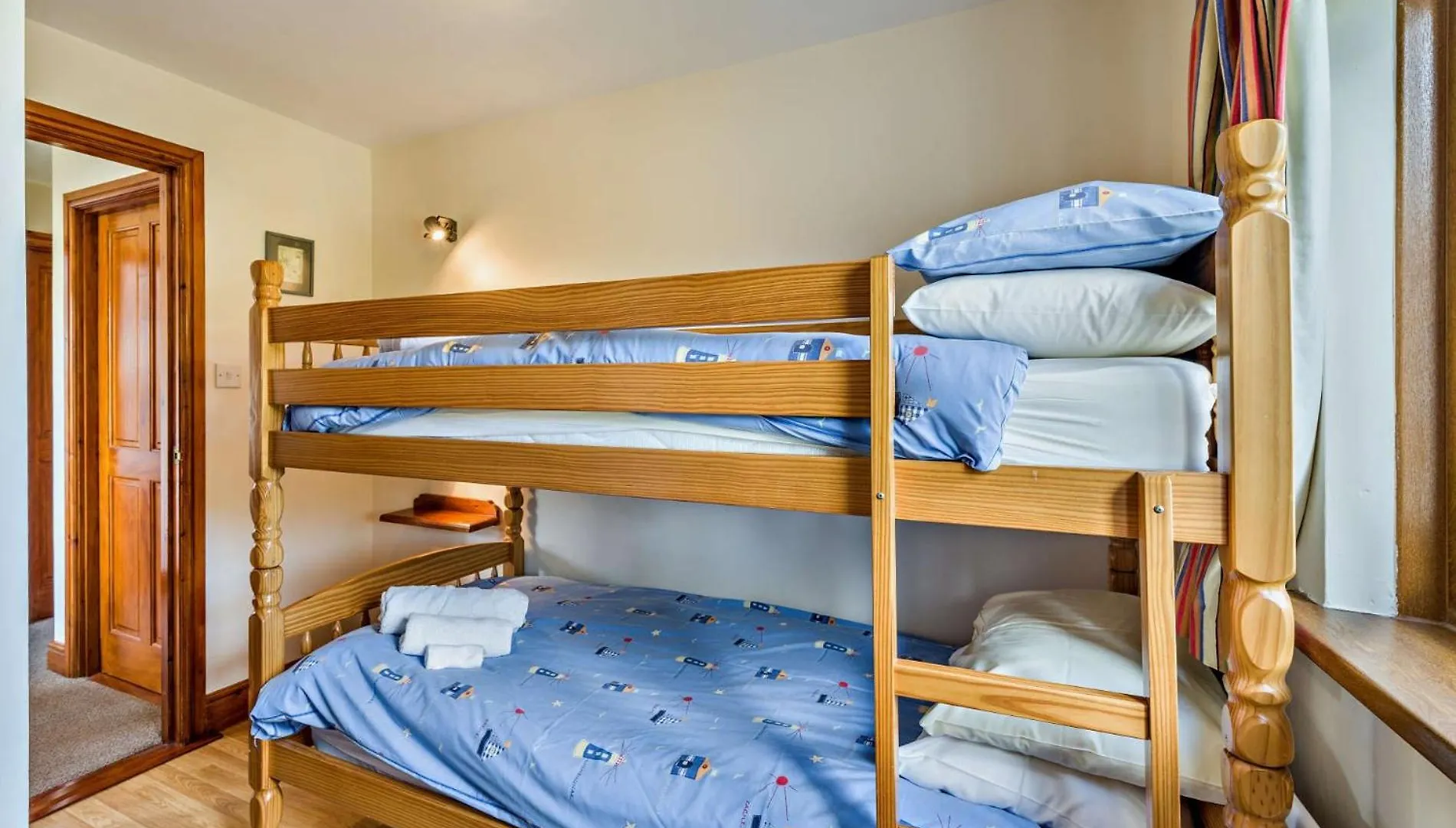 3 Bed In 95374