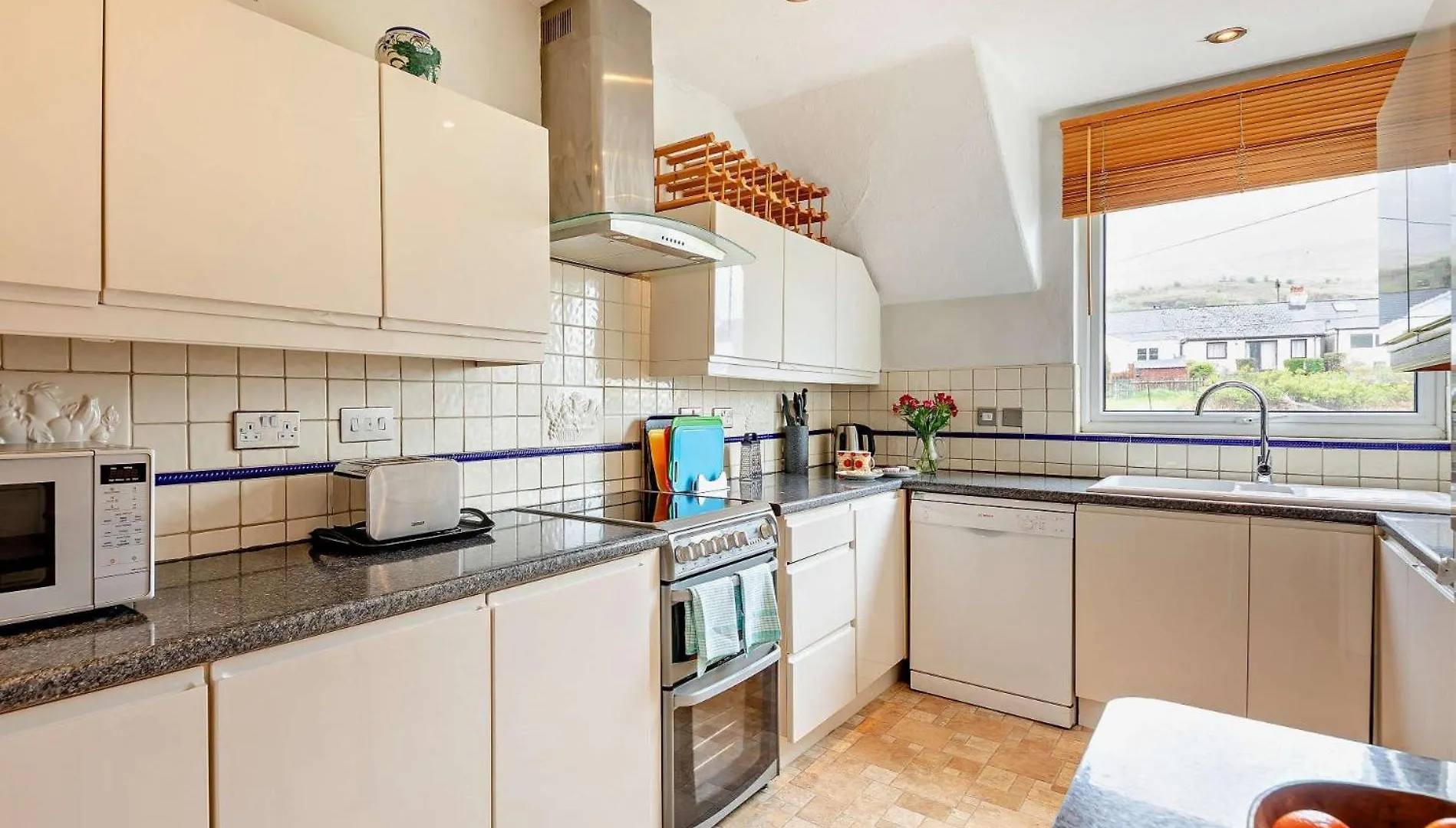 Holiday home 2 Bed In Sz135 *