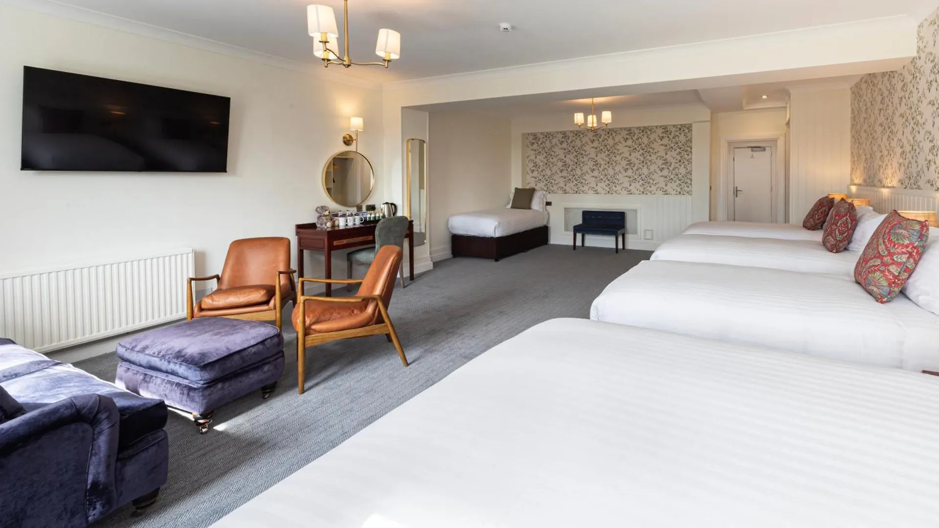 District Castle Hotel 4*