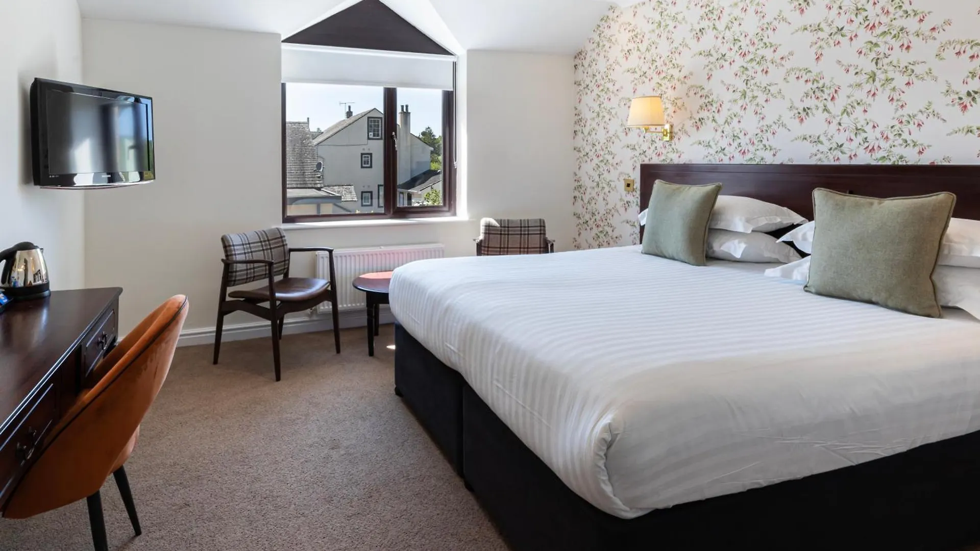 District Castle Hotel 4*