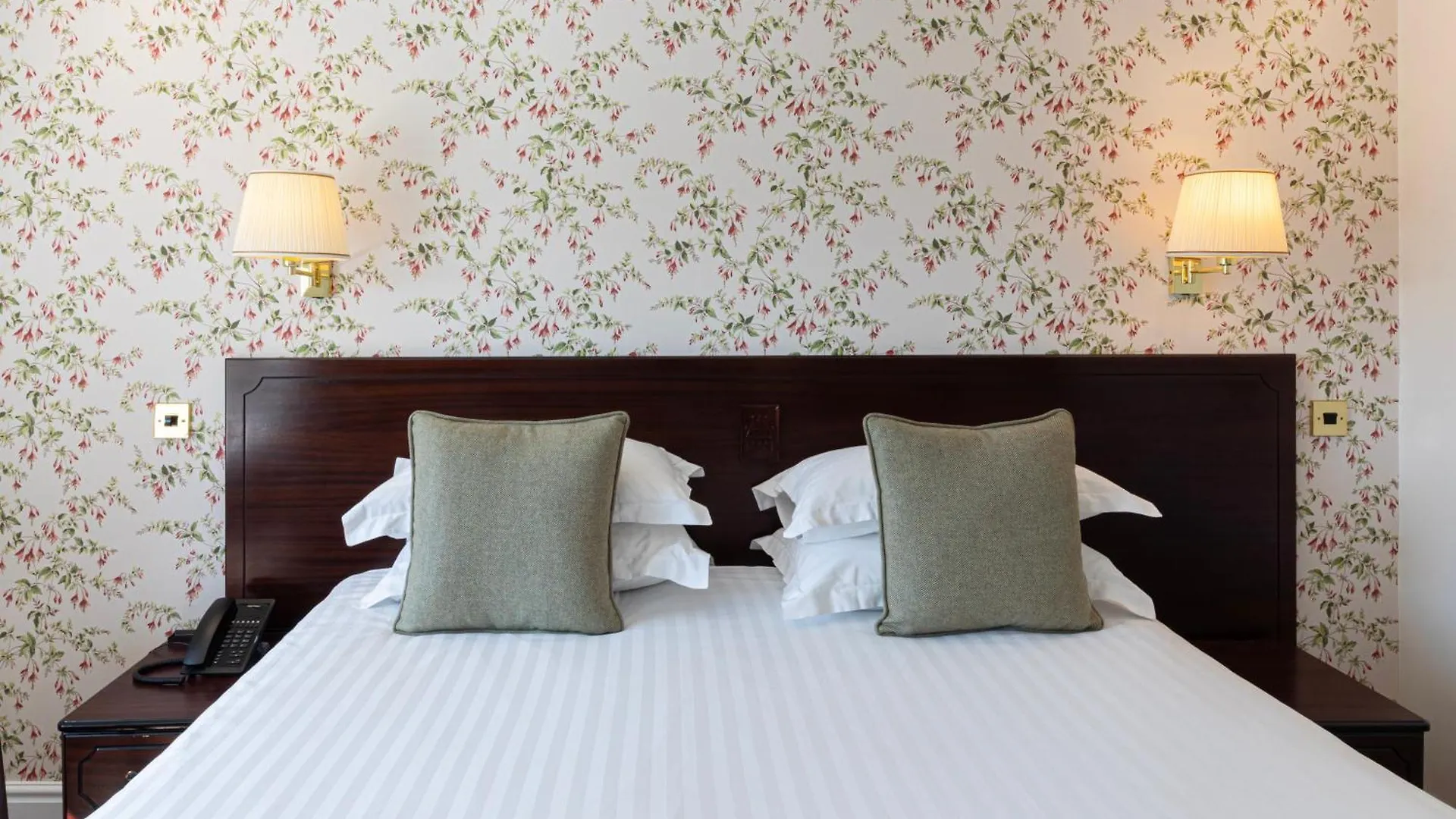 District Castle Hotel 4*