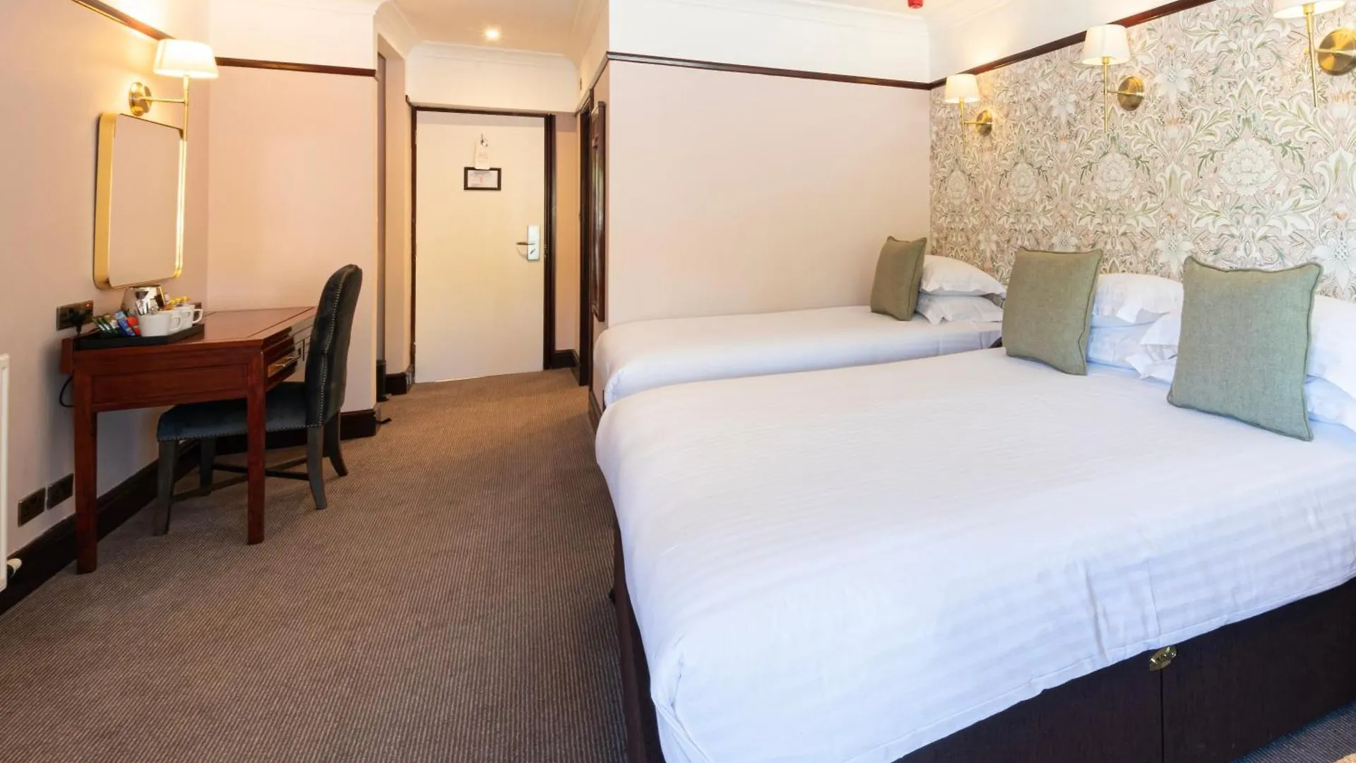 Hotel District Castle 4*