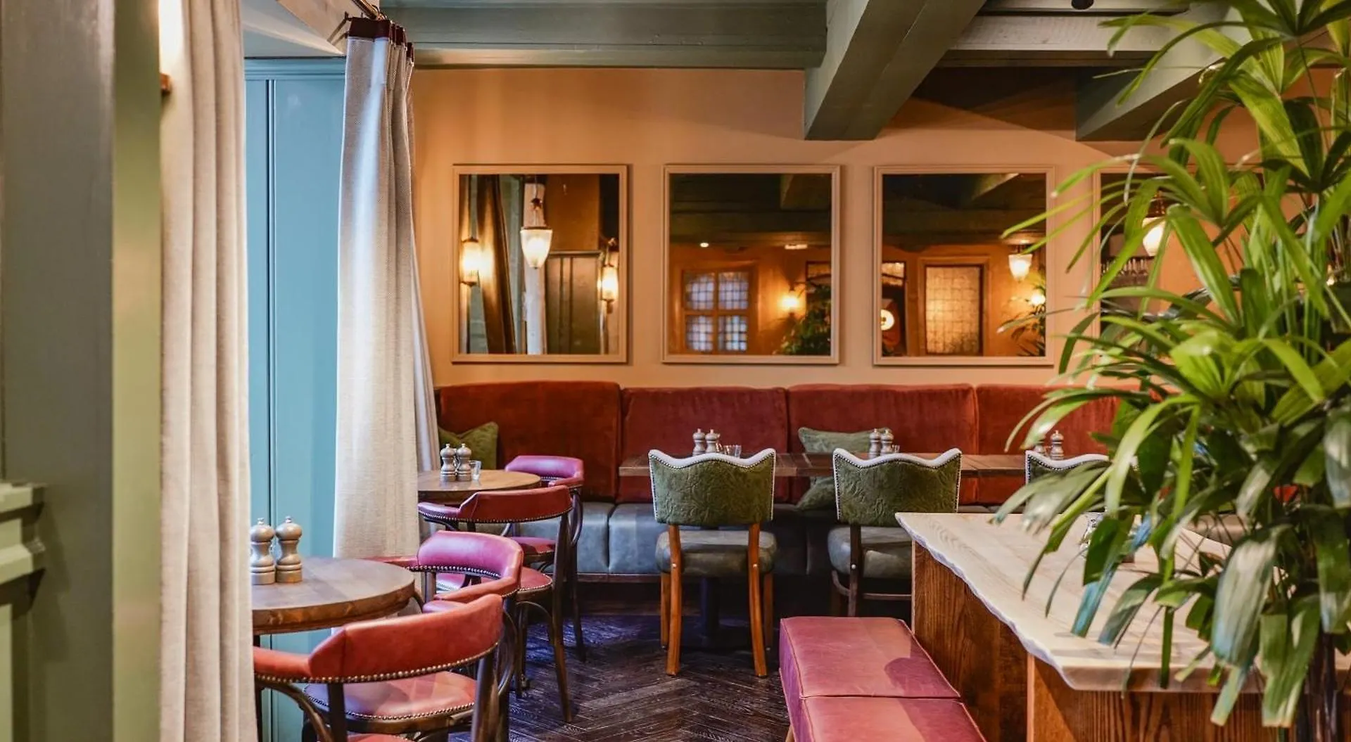 Royal Oak At Hotel