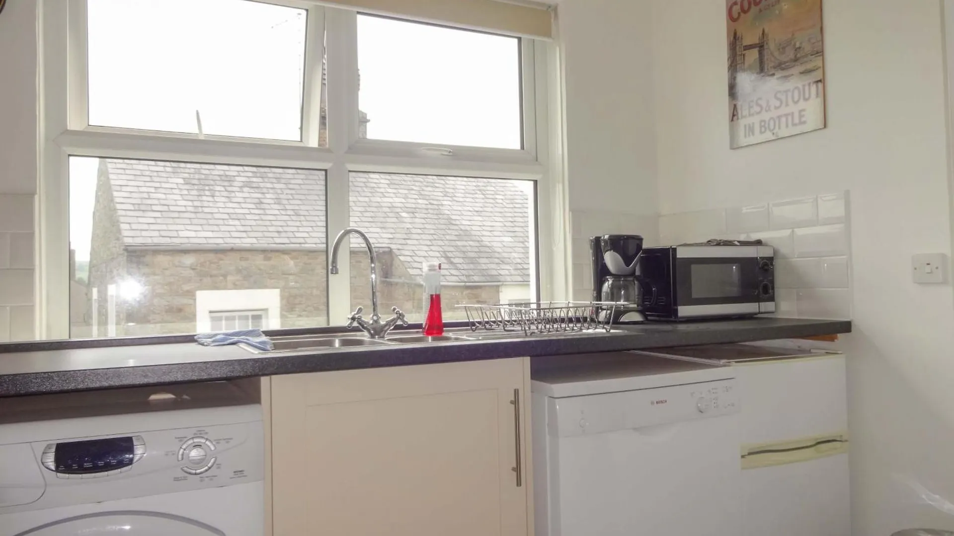 Emily's Apartment, Σπίτι διακοπών