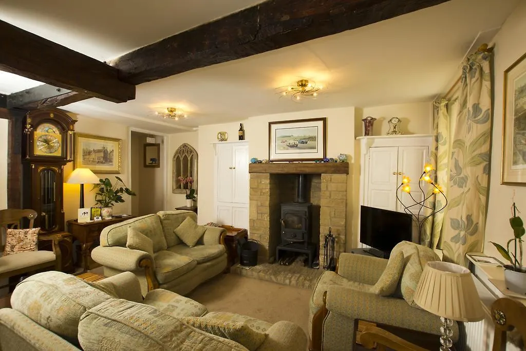 Blue Pig Bed & Breakfast *