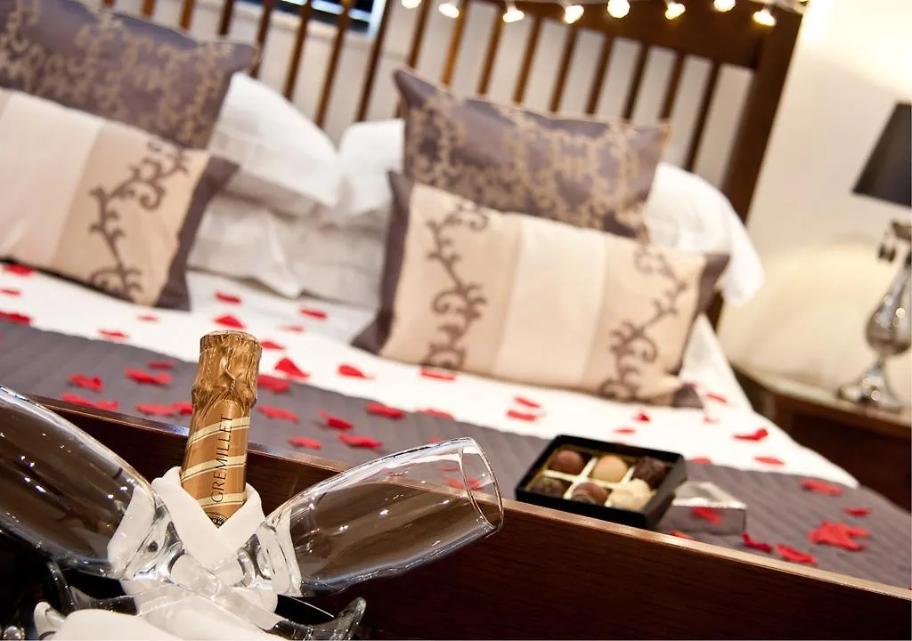 The Howbeck & The Retreat Incl Off-site Health Club And Parking Ev Point Available ווינדרמר