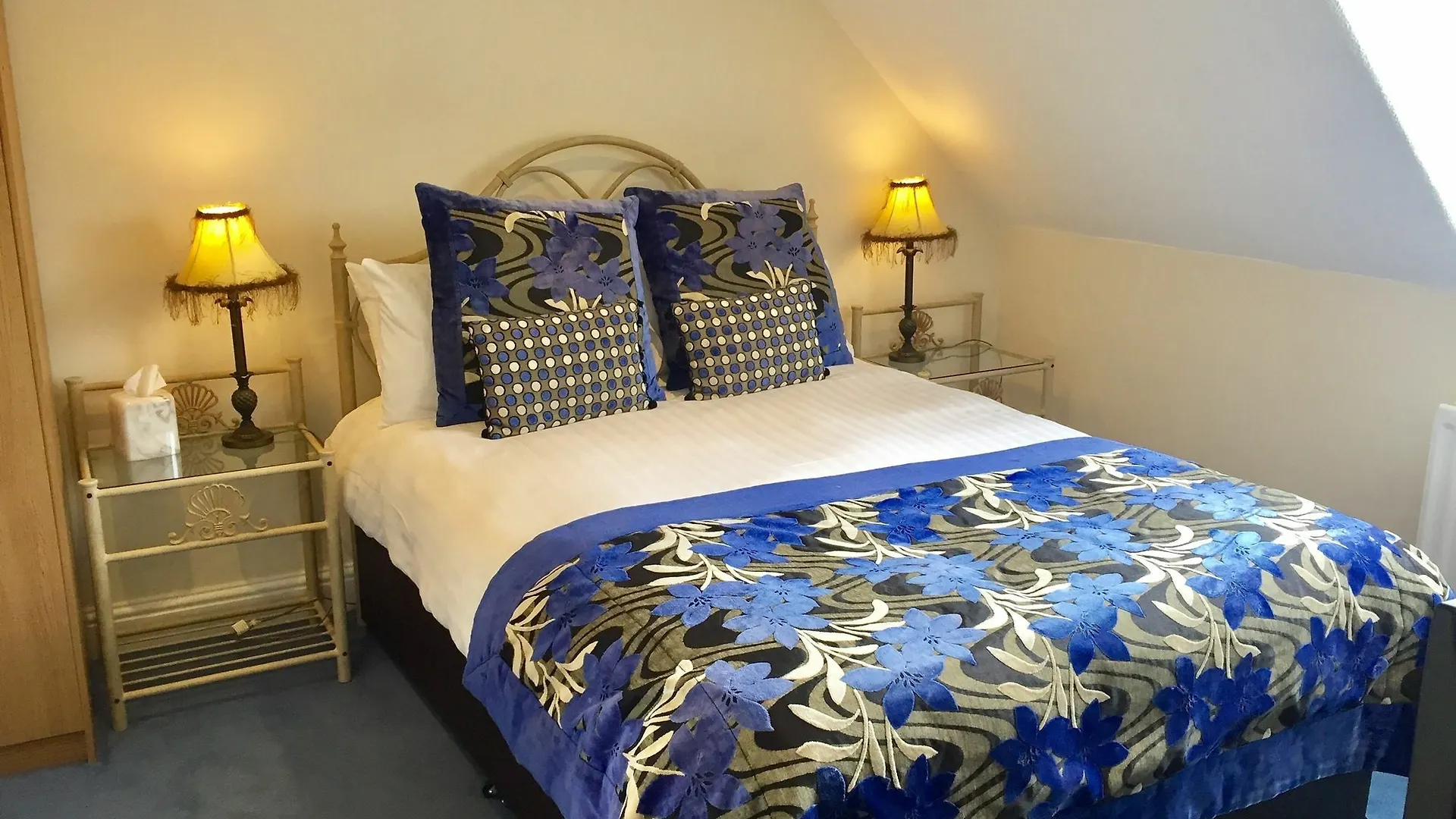 Lakehouse At The Waterhead